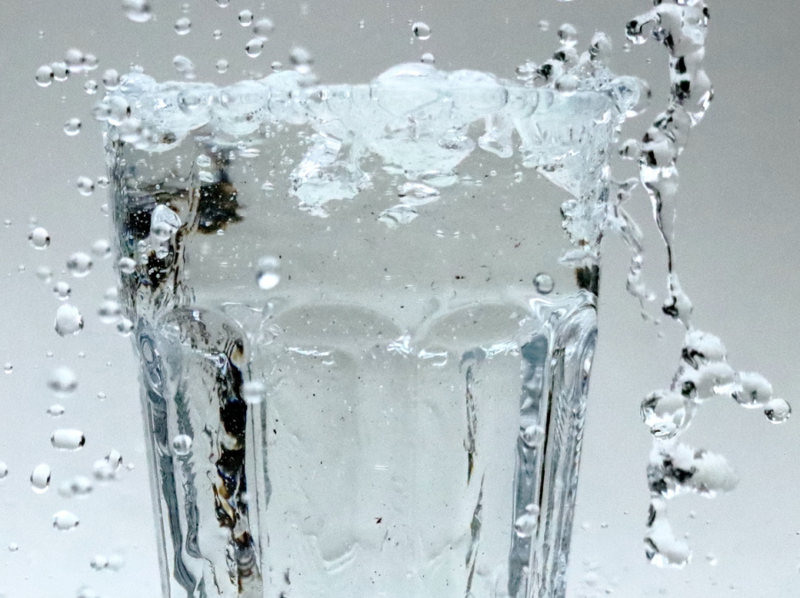 Wassertropfen auf Reetdach